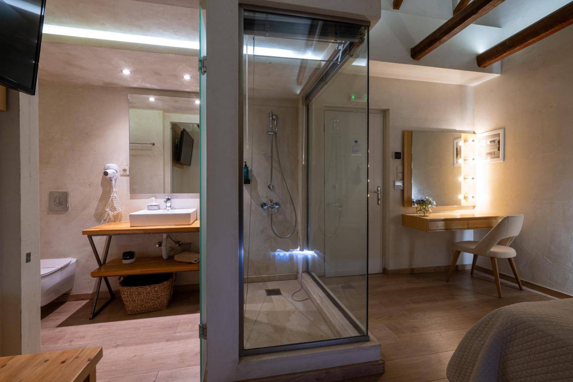 Panellinion Luxury Rooms 卡拉马塔 外观 照片