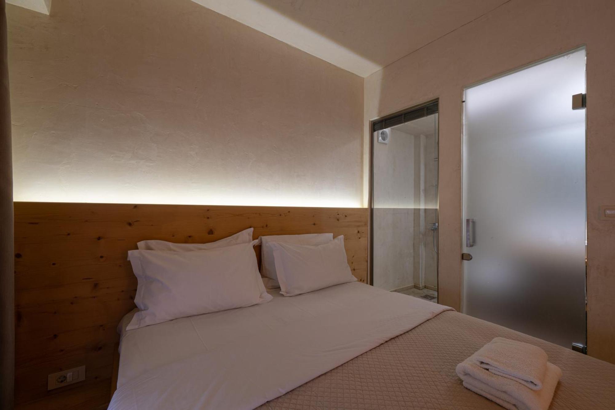 Panellinion Luxury Rooms 卡拉马塔 外观 照片