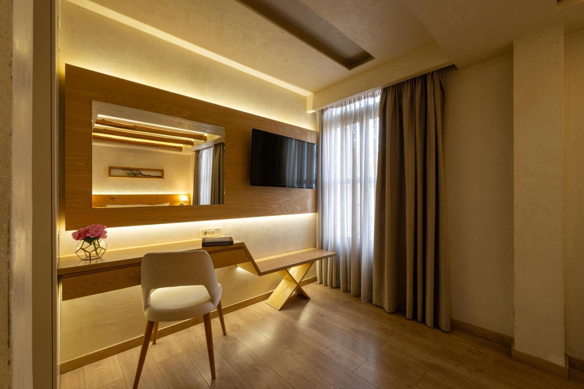Panellinion Luxury Rooms 卡拉马塔 外观 照片