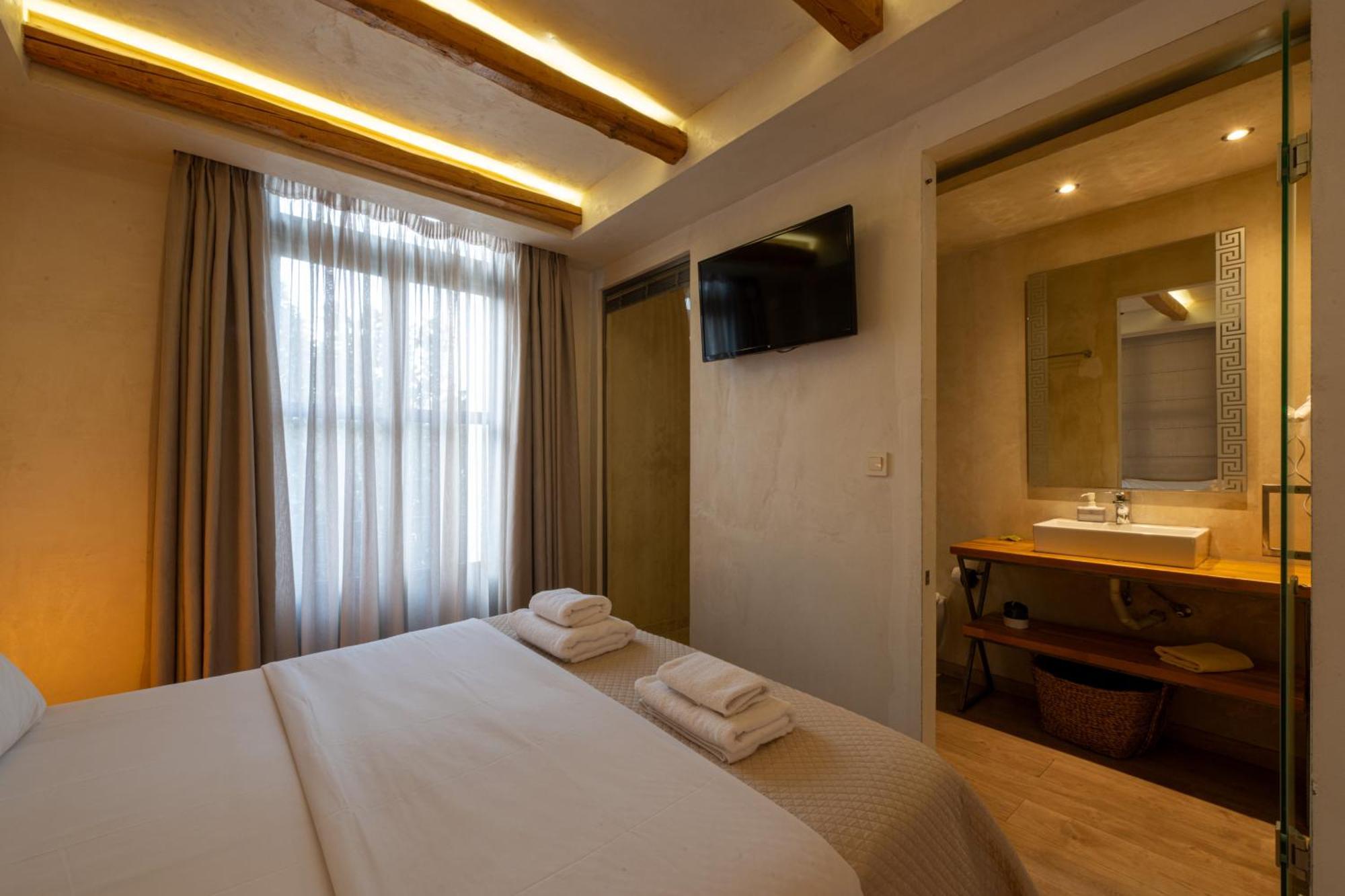 Panellinion Luxury Rooms 卡拉马塔 外观 照片