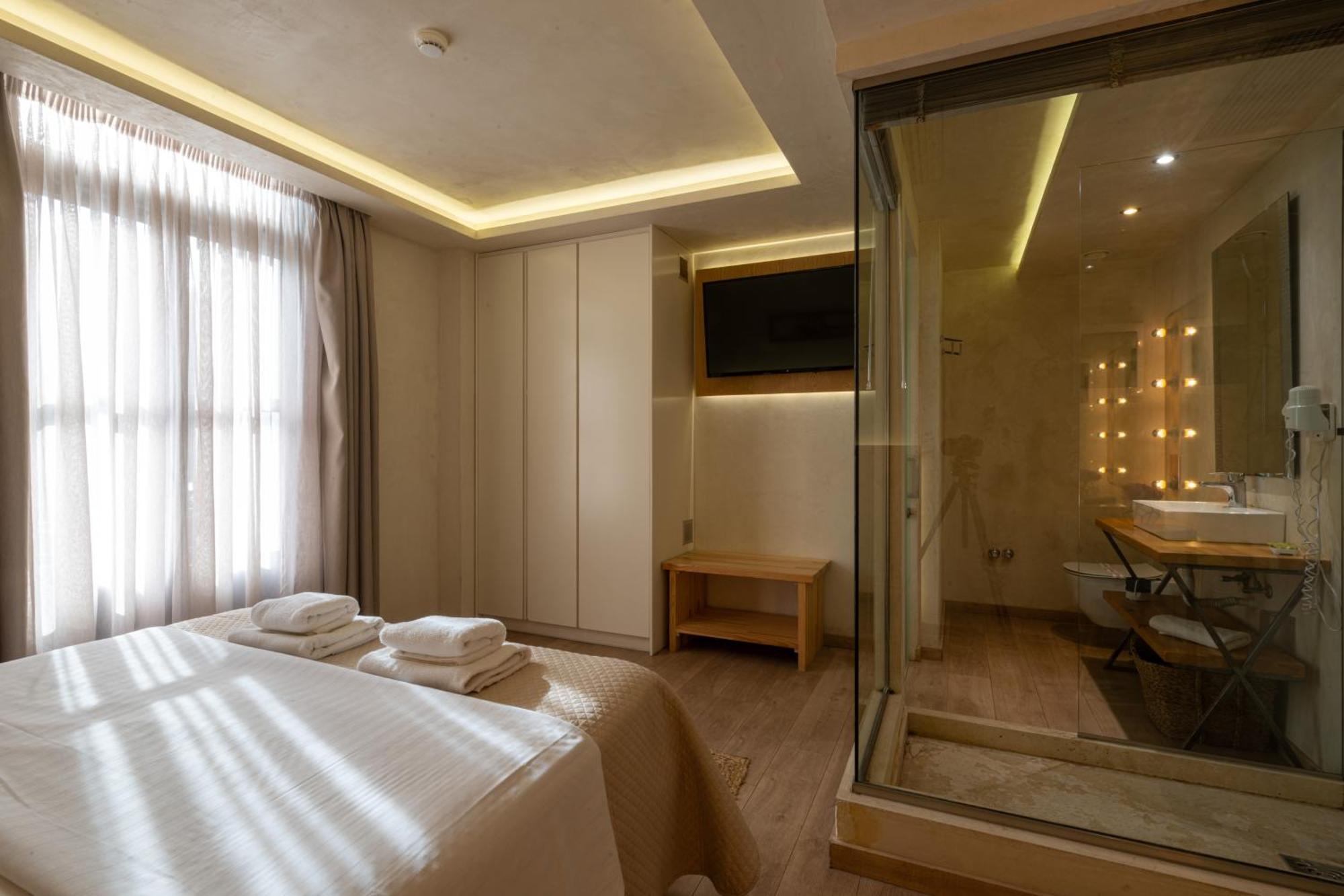 Panellinion Luxury Rooms 卡拉马塔 外观 照片