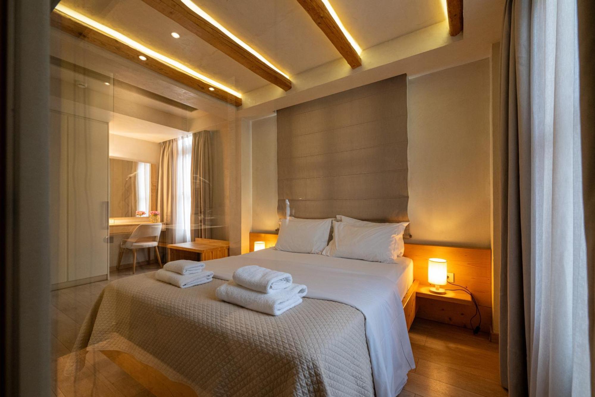 Panellinion Luxury Rooms 卡拉马塔 外观 照片